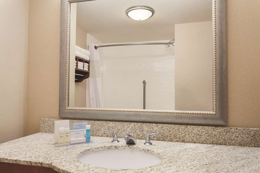 Hampton Inn & Suites Mystic Rom bilde